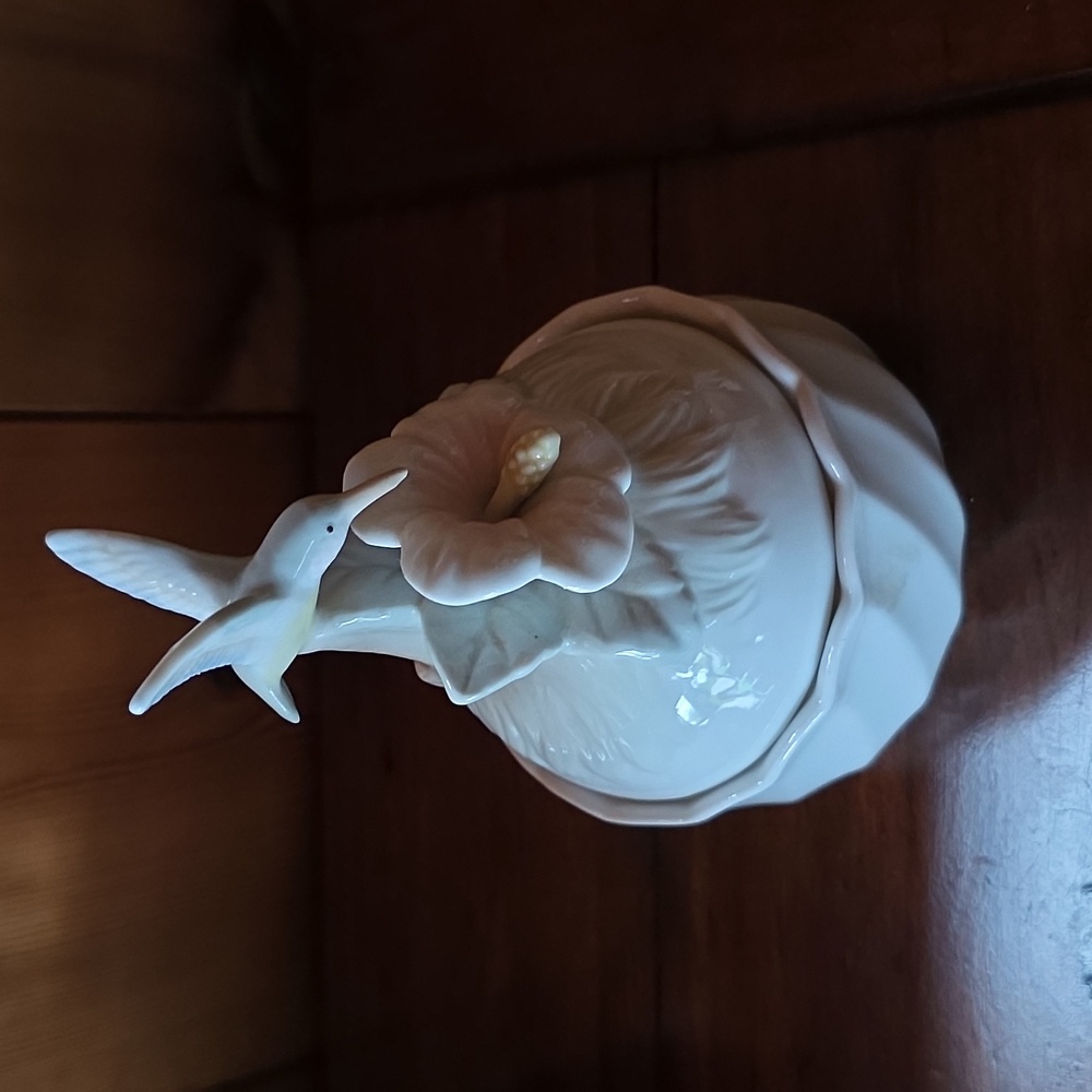 Musical Hummingbird Trinket Box (Plays Somewhere Out There)